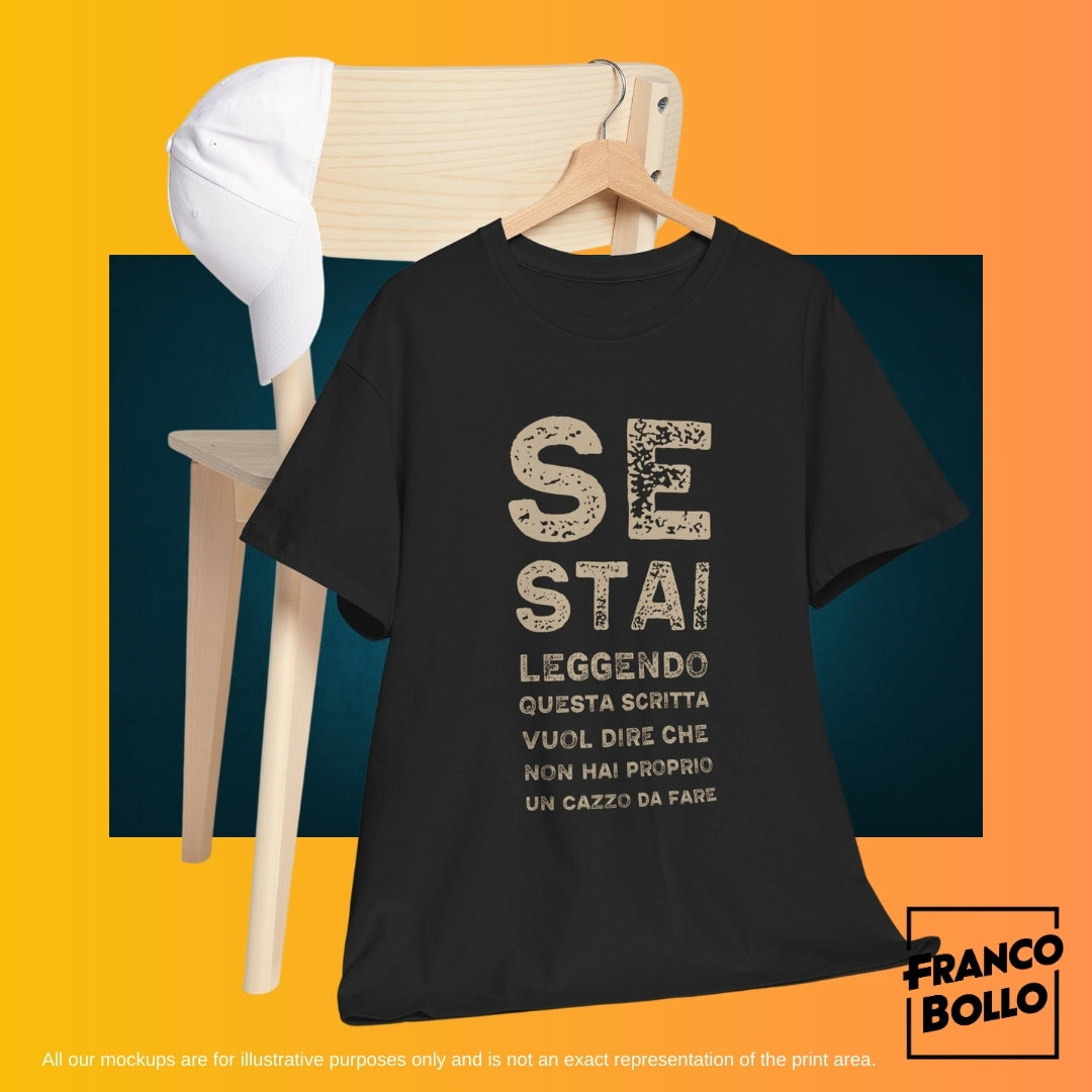 T-Shirt Divertente Uomo Donna – “Se Stai Leggendo Questa Scritta Vuol Dire Che Non Hai un Cazzo da Fare” Maglietta Ironica Italiana - Francobollo.shop il promo brand print on demand online preferito in tutta Italia