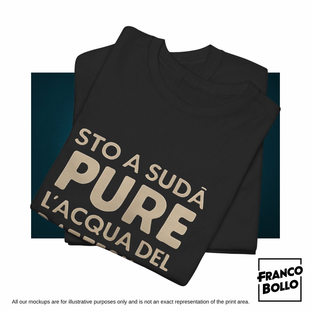 🇮🇹 Stò a sudà pure l’acqua del battesimo - Maglietta divertente | T-shirt estiva italiana FrancoBollo.Shop Original Tshirt Brand Print On Demand Online.