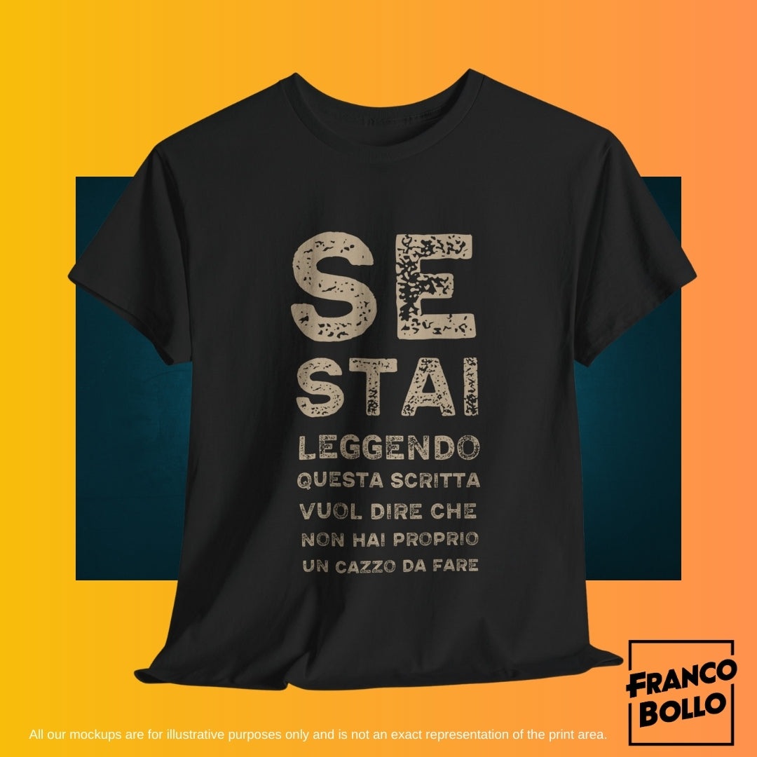 T-Shirt Divertente Uomo Donna – “Se Stai Leggendo Questa Scritta Vuol Dire Che Non Hai un Cazzo da Fare” Maglietta Ironica Italiana - Francobollo.shop il promo brand print on demand online preferito in tutta Italia