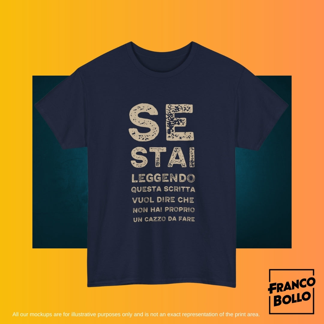 T-Shirt Divertente Uomo Donna – “Se Stai Leggendo Questa Scritta Vuol Dire Che Non Hai un Cazzo da Fare” Maglietta Ironica Italiana - Francobollo.shop il promo brand print on demand online preferito in tutta Italia