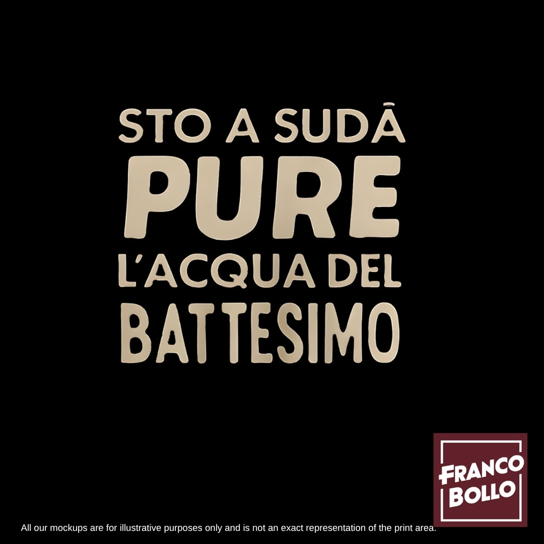 🇮🇹 Stò a sudà pure l’acqua del battesimo - Maglietta divertente | T-shirt estiva italiana FrancoBollo.Shop Original Tshirt Brand Print On Demand Online.