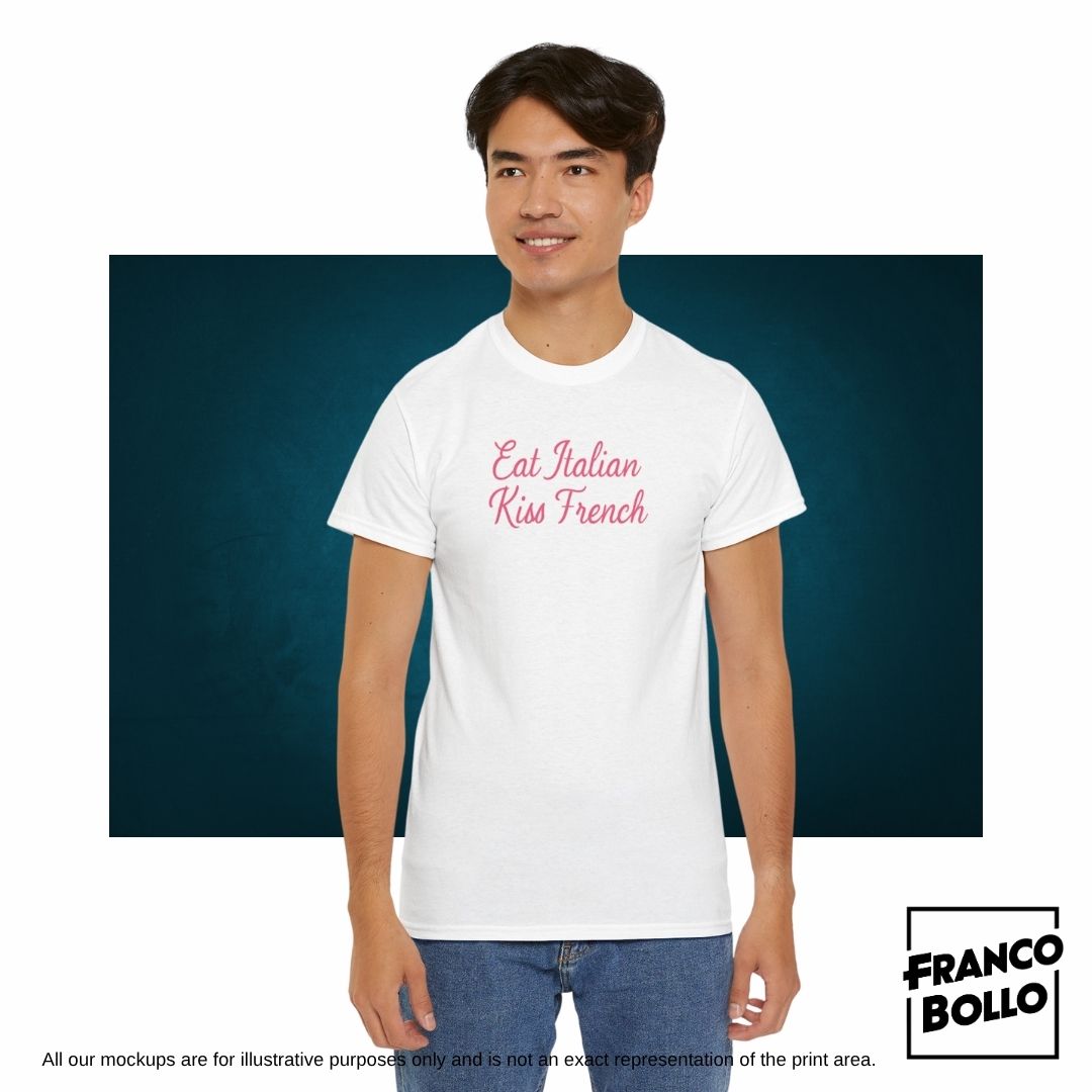 Maglietta “Eat Italian Kiss French” – T-shirt Divertente Unisex FrancoBollo.Shop Il primo brand print on demand on line in Tutta Italia.