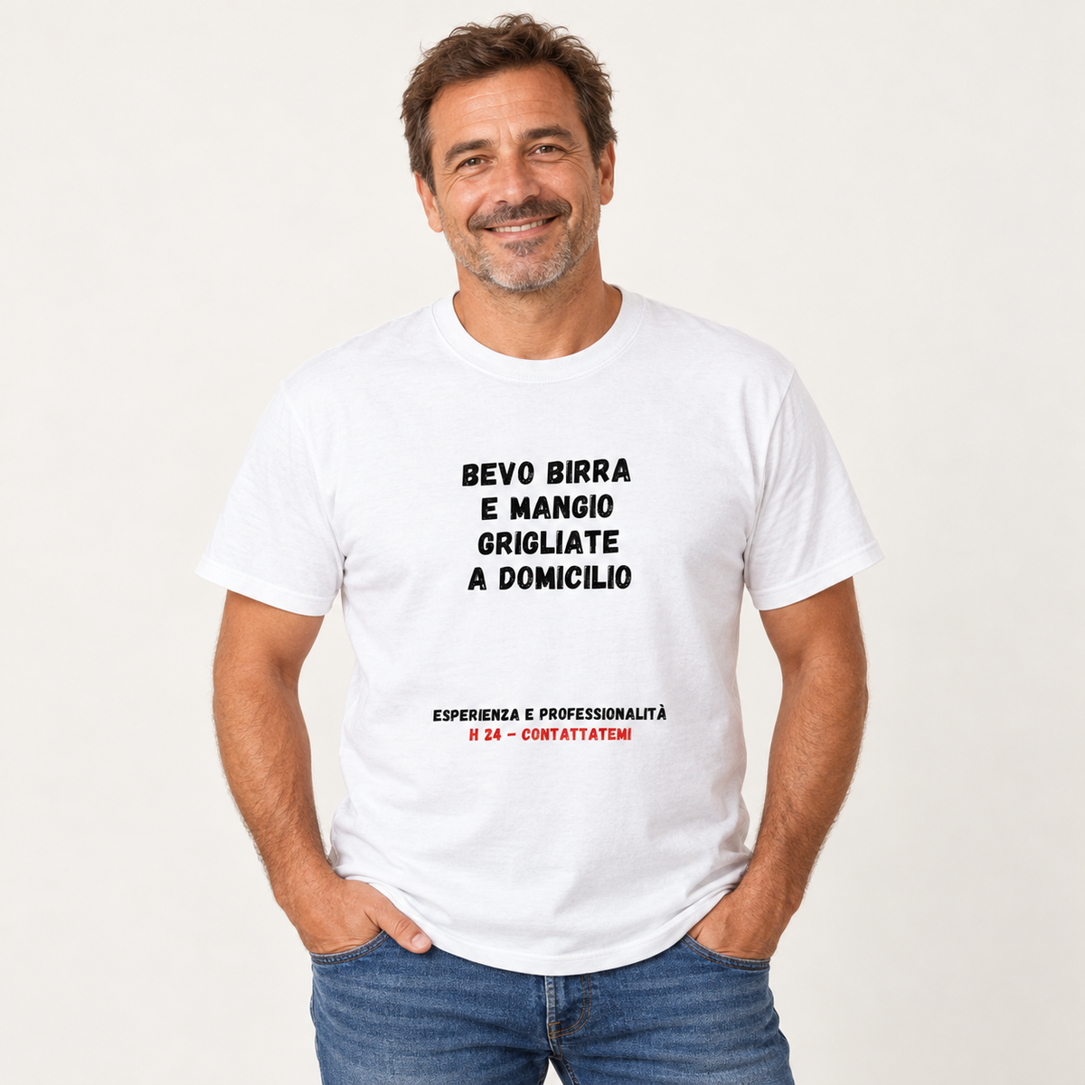 Bevo birra e mangio grigliate a domicilio H24 - Maglietta Divertente – maglietta indossata, vista frontale