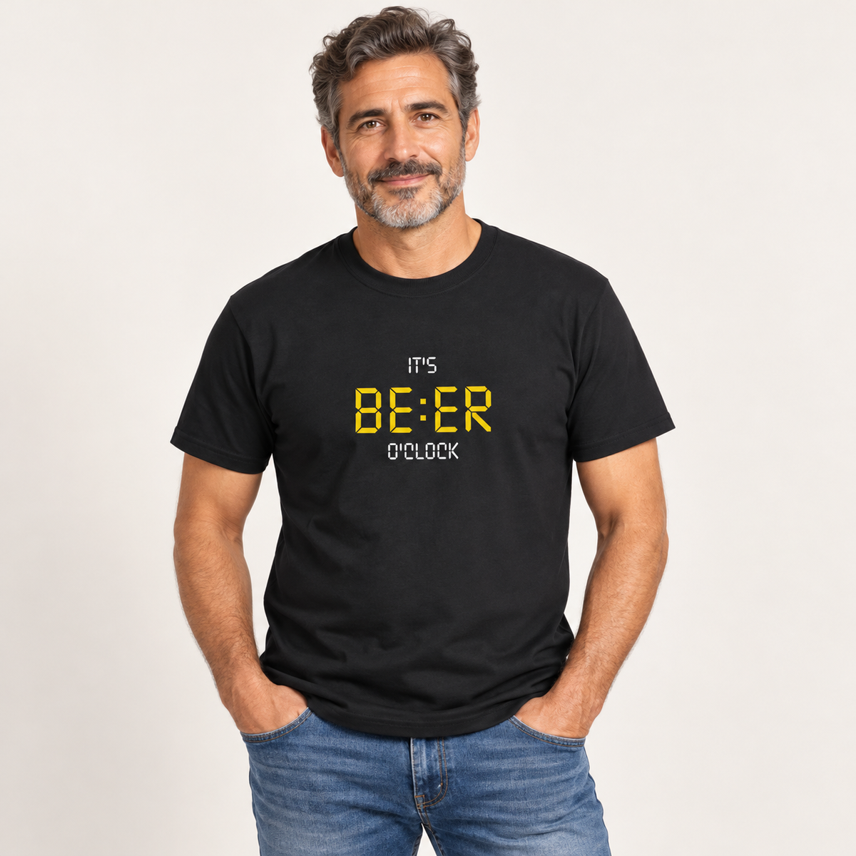 It's Beer O'Clock - Maglietta Divertente per Amanti della Birra – maglietta indossata, vista frontale